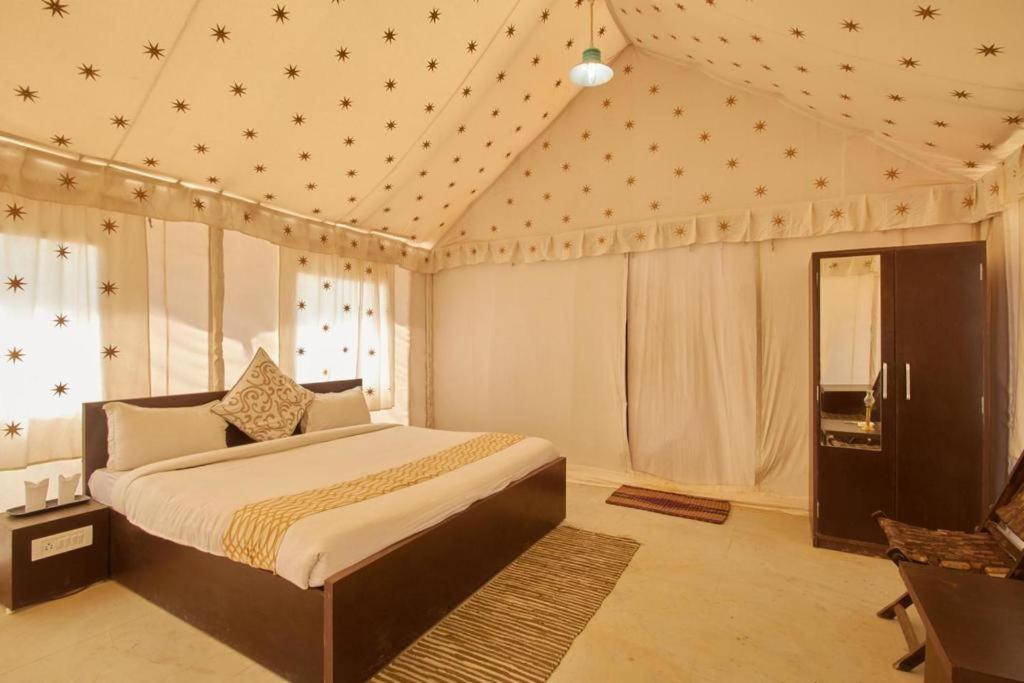 Golden Sandstone Hotel desert safari camp Jaisalmer Exterior foto